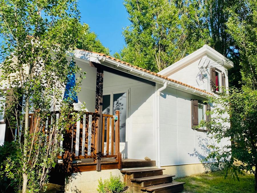 Chalet 8 personnes - Chalet Cèdre Premium 35m² - 3 chambres + Terrasse semi couverte 8m² + Clim + TV + LV 6/8 pers. 0