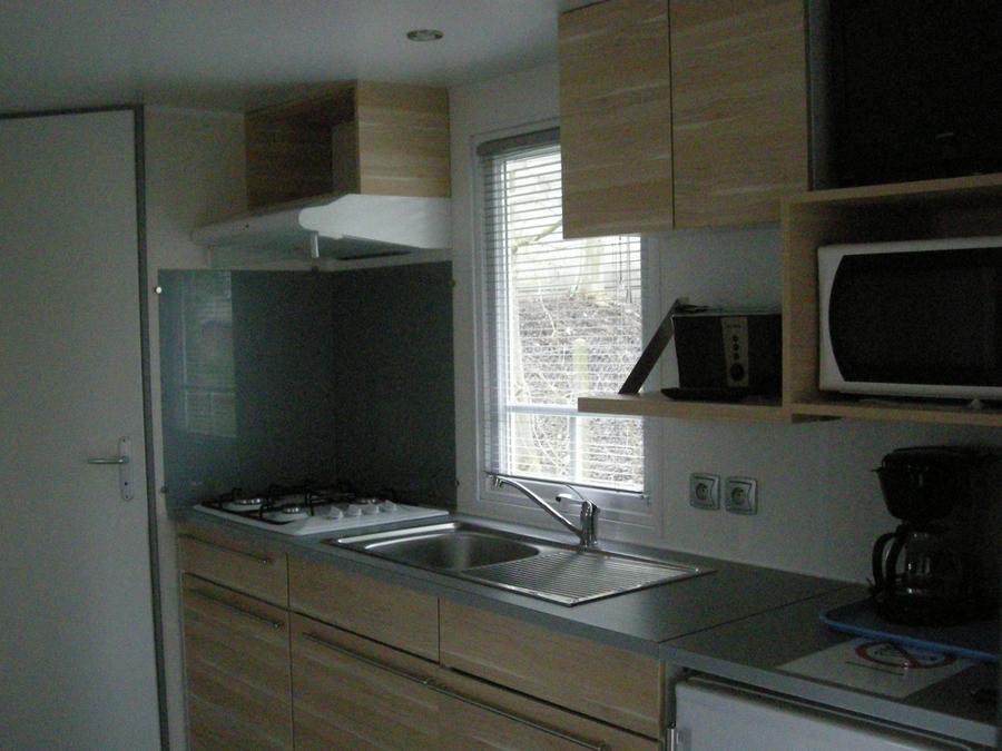 Mobilhome 4 personnes - CONFORT 25m² - (4pers) - 2 chambres + 1SDB + WC + TV + Terrasse semi-couverte 2