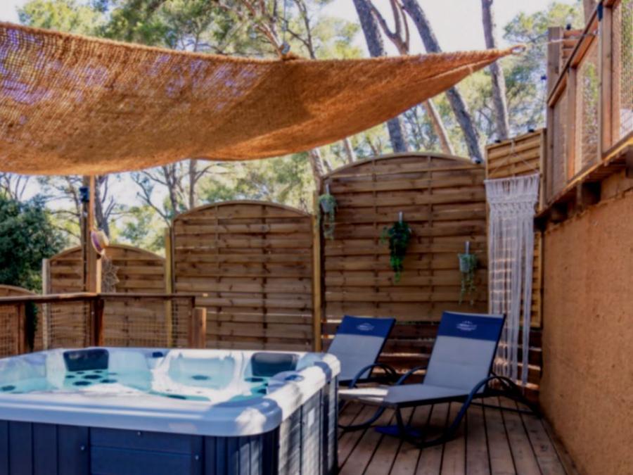 Mobilhome 10 personnes - NEW 2024 Cottage Côté Jardin Jacuzzi (6/8P) PRESTIGE 3CH. 2SDB + TIPI 2 couchages 17