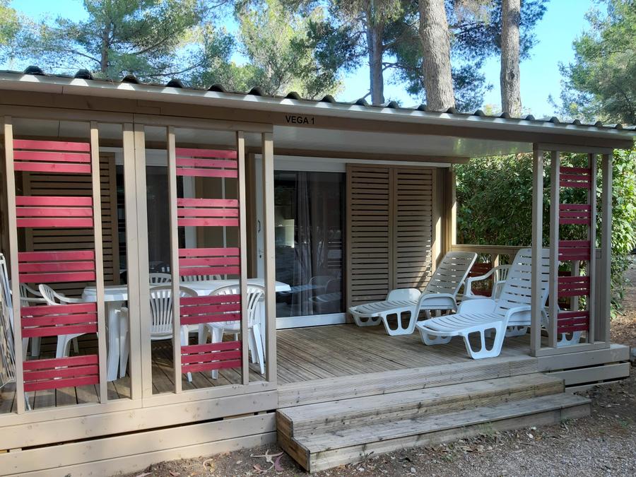 Chalet 7 personnes - Chalet VEGA 32m² (2 chambres), canapé lit dans le salon 1