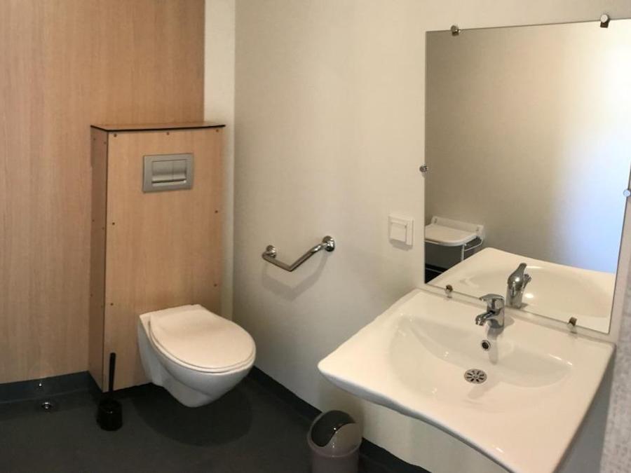 Mobilhome 4 personnes - PMR 31m² - 2 chambres - terrasse couverte (adapté pour personnes à mobilité réduite) - TV 5