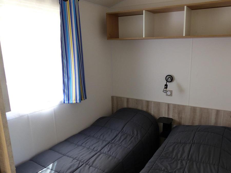 Mobilhome 4 personnes - PMR 31m² - 2 chambres - terrasse couverte (adapté pour personnes à mobilité réduite) - TV 4