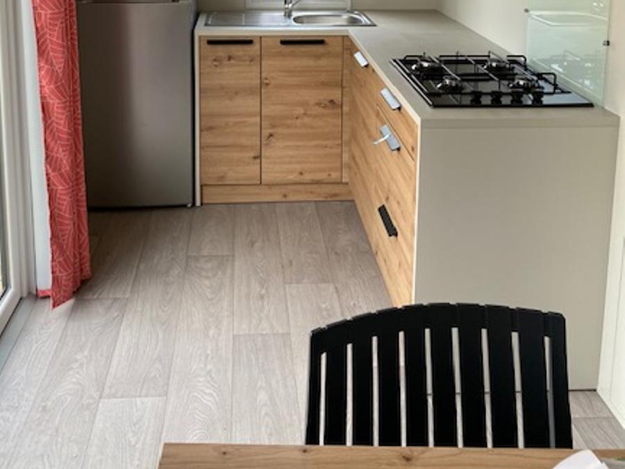 Mobilhome 4 personnes - CONFORT 27 m² - 2 chambres - terrasse couverte - TV 5