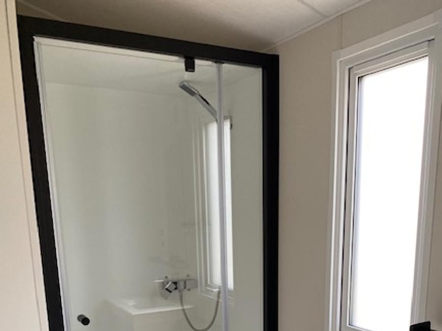 Mobilhome 4 personnes - CONFORT 27 m² - 2 chambres - terrasse couverte - TV 6