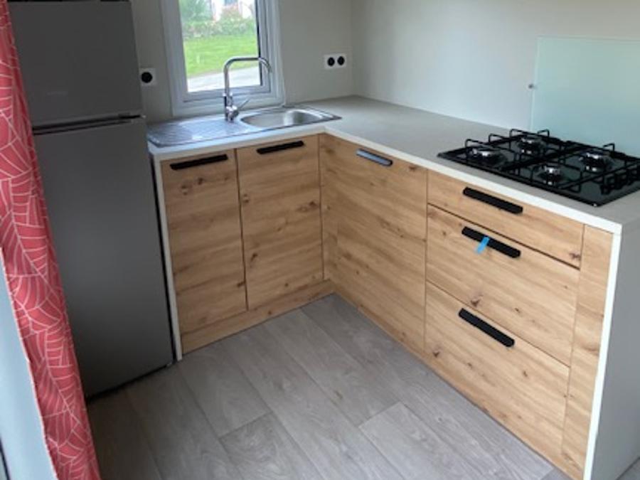 Mobilhome 4 personnes - CONFORT 27 m² - 2 chambres - terrasse couverte - TV 3