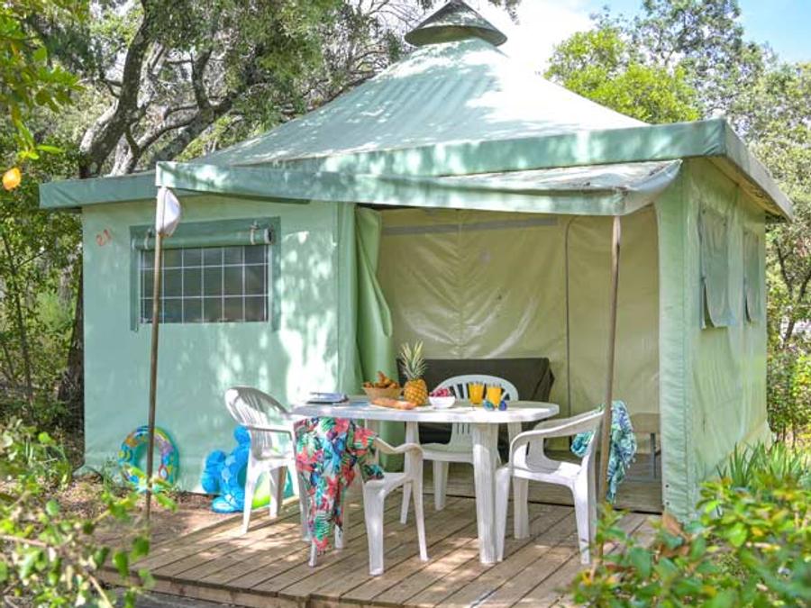 Bungalow toilé 4 personnes - STANDARD sans sanitaires 0