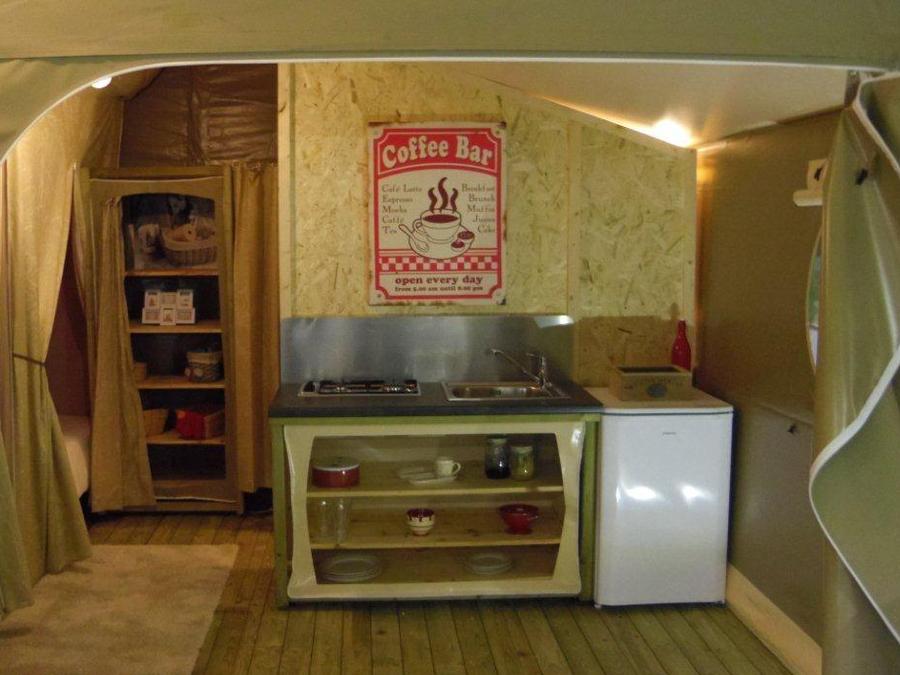 Tente en toile et en bois 4 personnes - Canada avec sanitaire 2