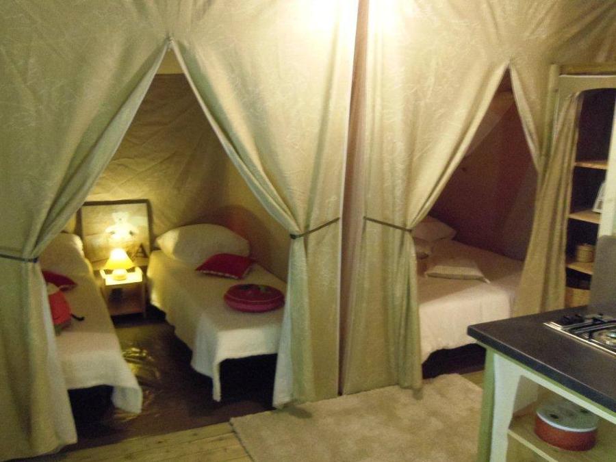 Tente en toile et en bois 4 personnes - Canada avec sanitaire 3