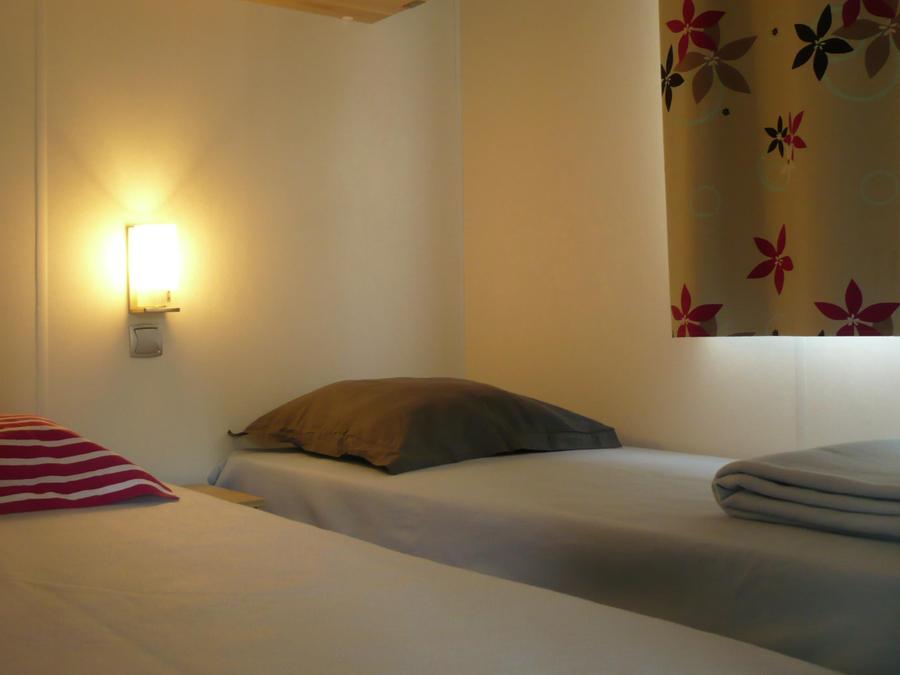 Mobilhome 4 personnes - Mobil home 20m² - 2 chambres + terrasse semi couverte 7,50m² 5