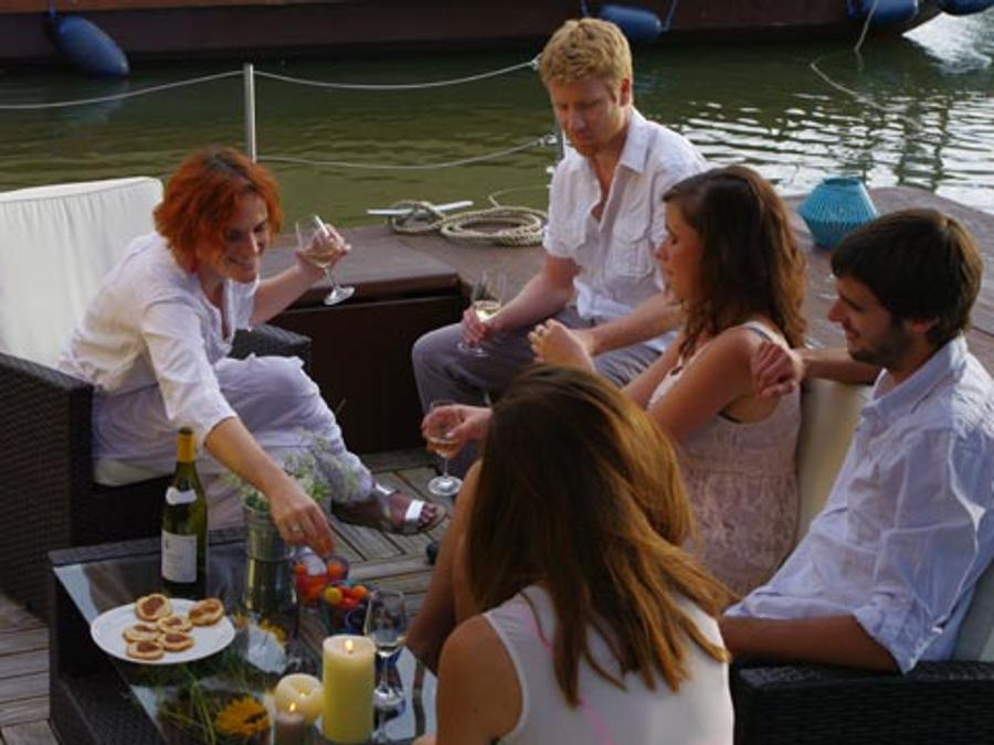 Insolite 5 personnes - TOUE CABANEE SUR L'EAU 1