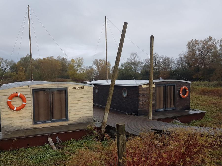 Insolite 5 personnes - Toue cabanée accostée avec sanitaires 14