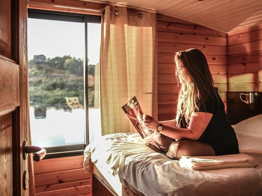 Insolite 5 personnes - Toue cabanée accostée avec sanitaires 8