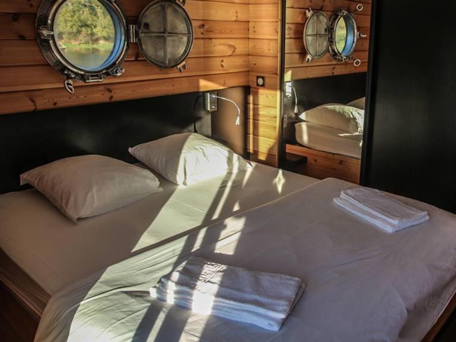 Insolite 5 personnes - Toue cabanée au mouillage avec sanitaires 5