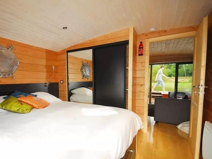 Insolite 5 personnes - Toue cabanée au mouillage avec sanitaires 1