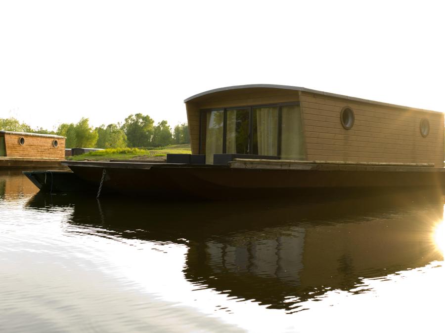Insolite 5 personnes - Toue cabanée au mouillage avec sanitaires 9