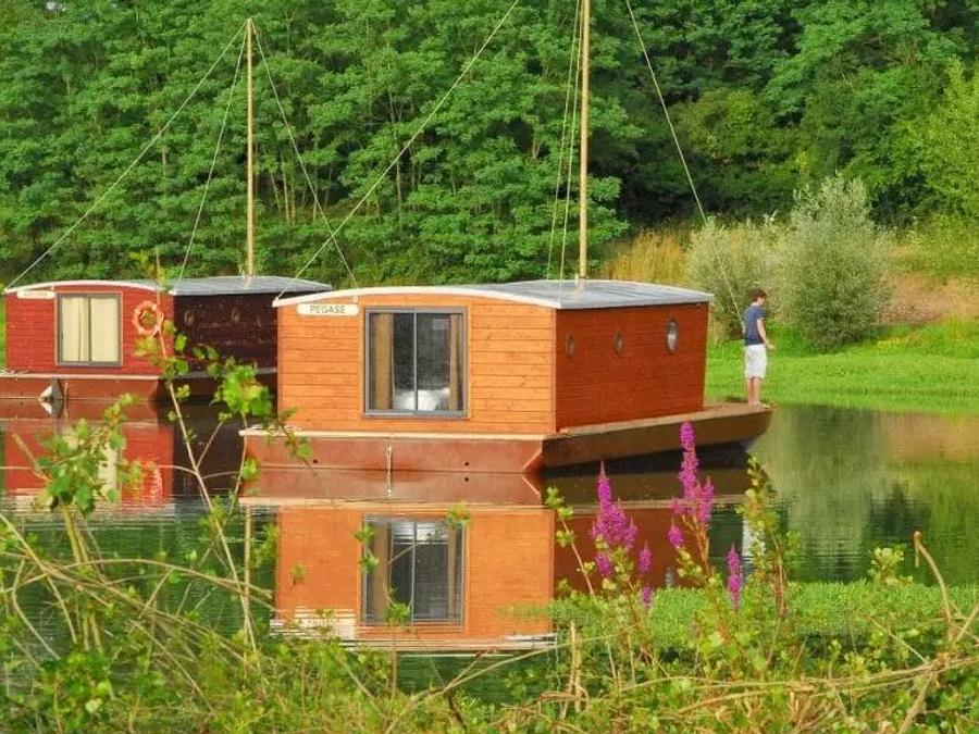 Insolite 5 personnes - Toue cabanée au mouillage avec sanitaires 0