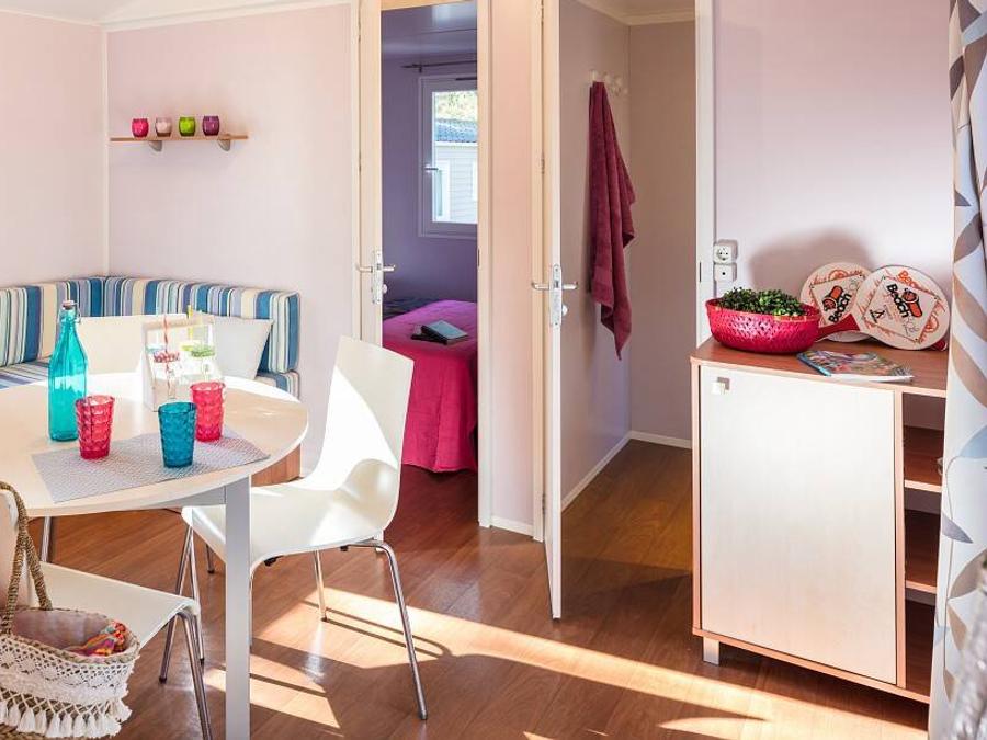 Mobilhome 6 personnes - Classic | 2 Ch. | 4/6 Pers. | Terrasse surélevée | 1 SDB | Clim. 3