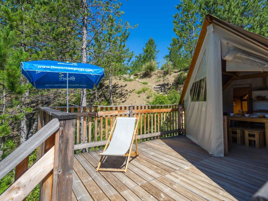 Tente 5 personnes - Tente Junior sur pilotis 21m² (sans sanitaire) 2 chambres + terrasse 2