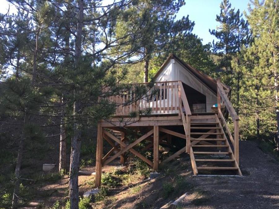 Tente 5 personnes - Tente Junior sur pilotis 21m² (sans sanitaire) 2 chambres + terrasse 1
