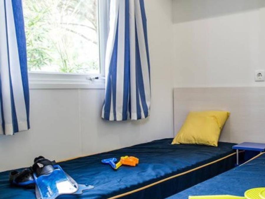 Mobilhome 4 personnes - Mobil-home Confort 26m² 2 chambres + terrasse semi-couverte 4
