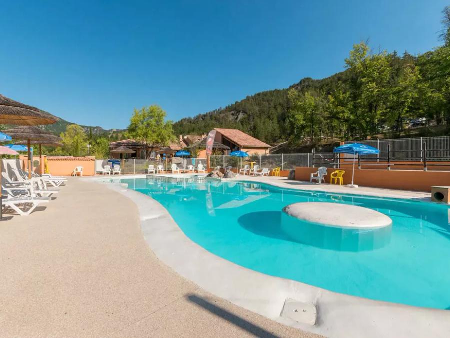 Flower Camping Le Clot du Jay 3*