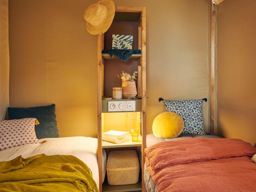 Tente en toile et en bois 6 personnes - Woodlodge Vue Loire Confort 34m² - 3 chambres + terrasse 6 pers 1