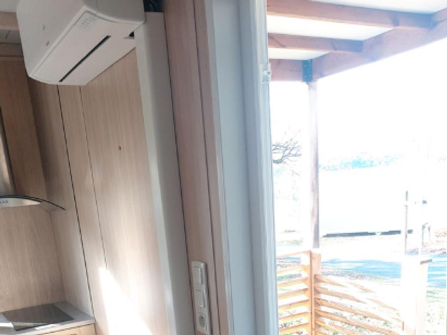 Chalet 2 personnes - Chalet Confort 16m² - 1 chambre + terrasse couverte + TV + clim 2 pers 1