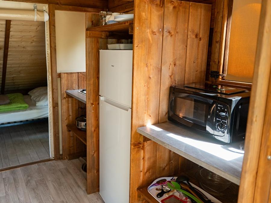 Tente 4 personnes - Lodge (sanitaires communs du camping) 10