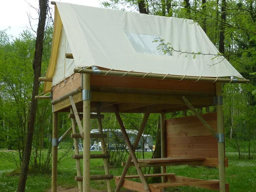 Tente 2 personnes - bivouac perché (sanitaires communs du camping) 0