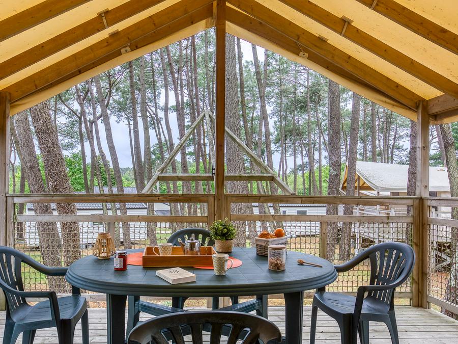 Tente en toile et en bois 4 personnes - INSOLITE CONFORT LODGE (sans sanitaires) 3