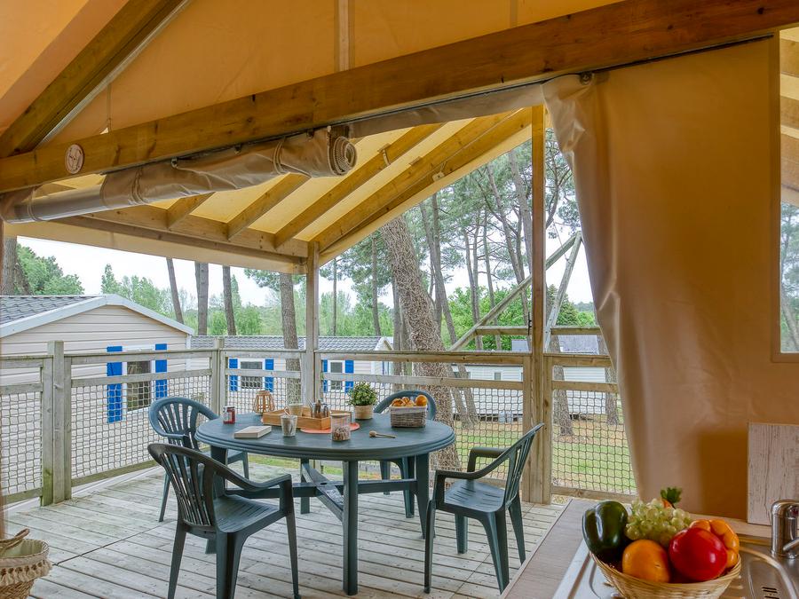 Tente en toile et en bois 4 personnes - INSOLITE CONFORT LODGE (sans sanitaires) 1