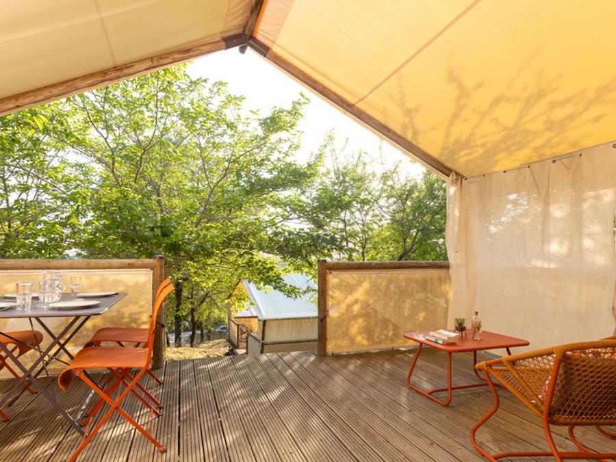Tente en toile et en bois 4 personnes - Tente Nature Lodge - 2 chambres - Cuisine équipée - Salle de bain 10