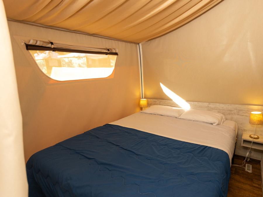 Tente en toile et en bois 4 personnes - Tente Nature Lodge - 2 chambres - Cuisine équipée - Salle de bain 12
