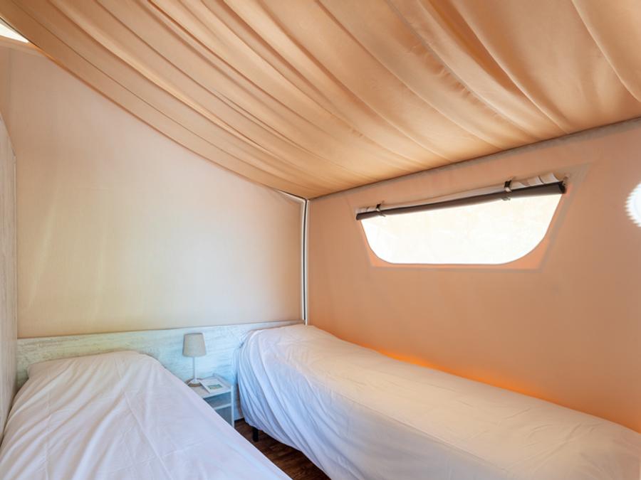 Tente en toile et en bois 4 personnes - Tente Nature Lodge - 2 chambres - Cuisine équipée - Salle de bain 6
