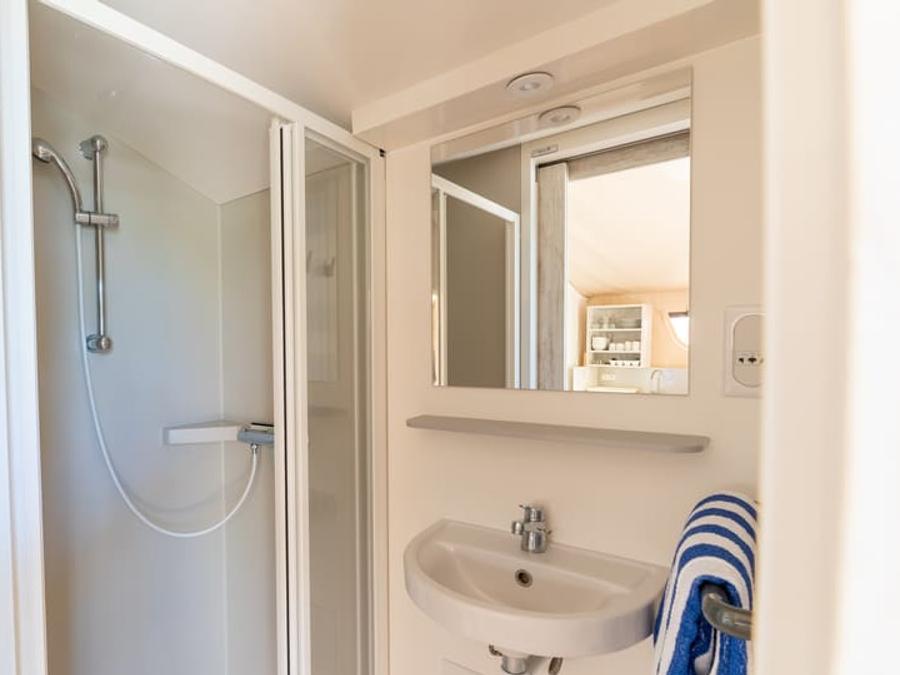 Tente en toile et en bois 4 personnes - Tente Nature Lodge - 2 chambres - Cuisine équipée - Salle de bain 7