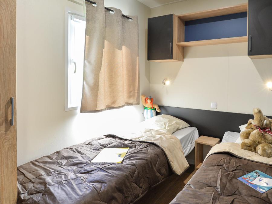 Mobilhome 4 personnes - Mobil-home Camelot Premium 32m² (2 chambres) + grande terrasse couverte/ Zone piétonne 4 pers 6