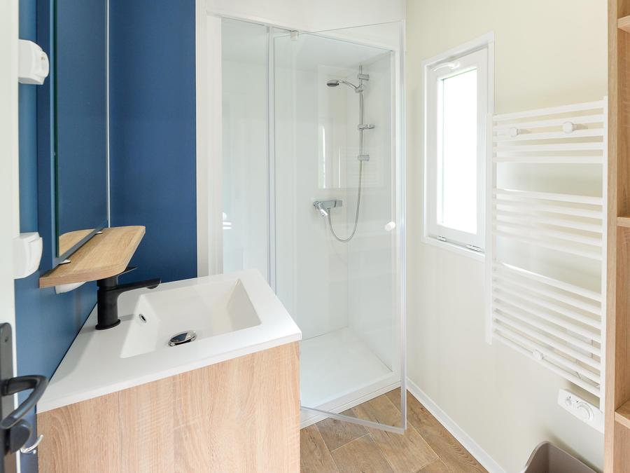 Mobilhome 4 personnes - Mobil-home Camelot Premium 32m² (2 chambres) + grande terrasse couverte/ Zone piétonne 4 pers 7