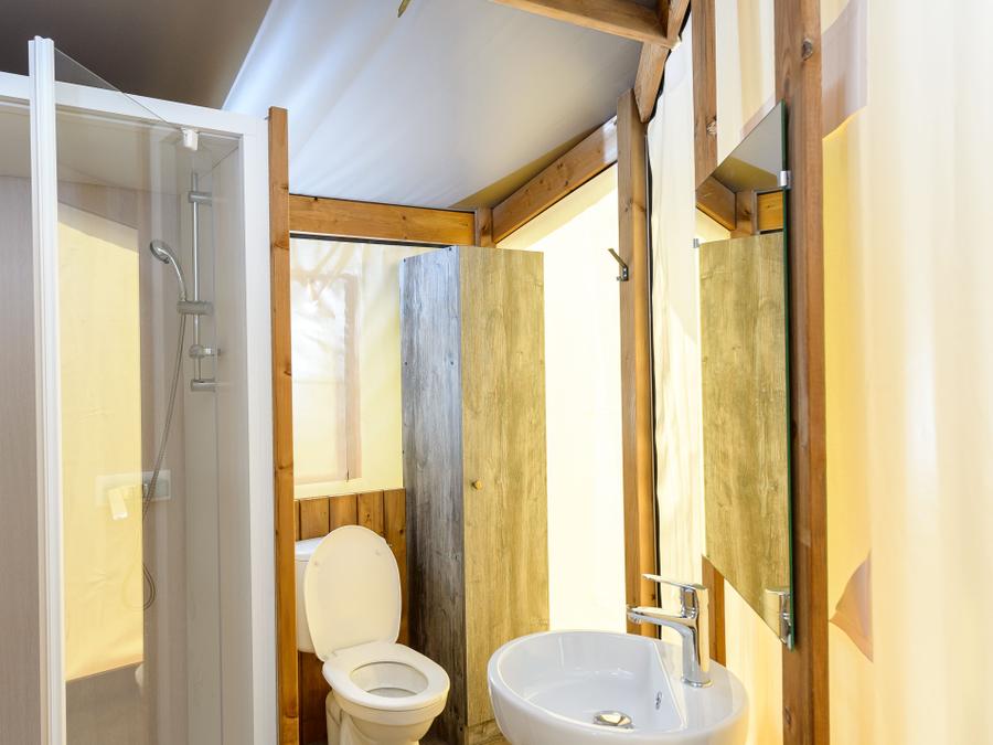 Tente en toile et en bois 4 personnes - Cabane d'Uther Confort 27m² (2 chambres) + terrasse semi-couverte 4 pers 5