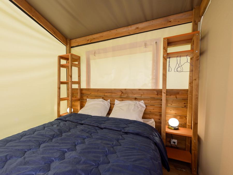 Tente en toile et en bois 4 personnes - Cabane d'Uther Confort 27m² (2 chambres) + terrasse semi-couverte 4 pers 3