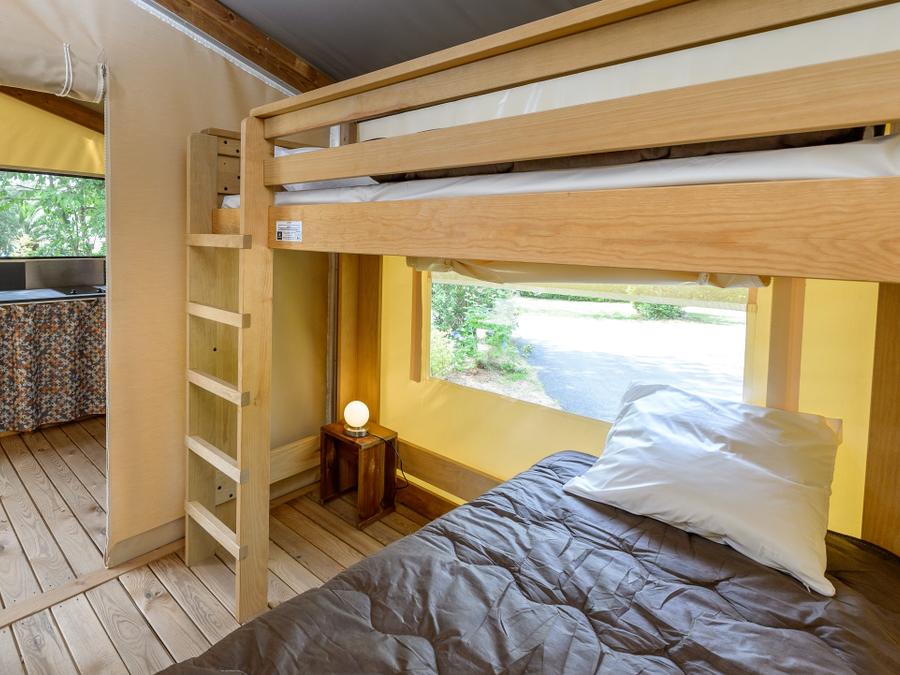 Tente en toile et en bois 4 personnes - Cabane d'Uther Confort 27m² (2 chambres) + terrasse semi-couverte 4 pers 4
