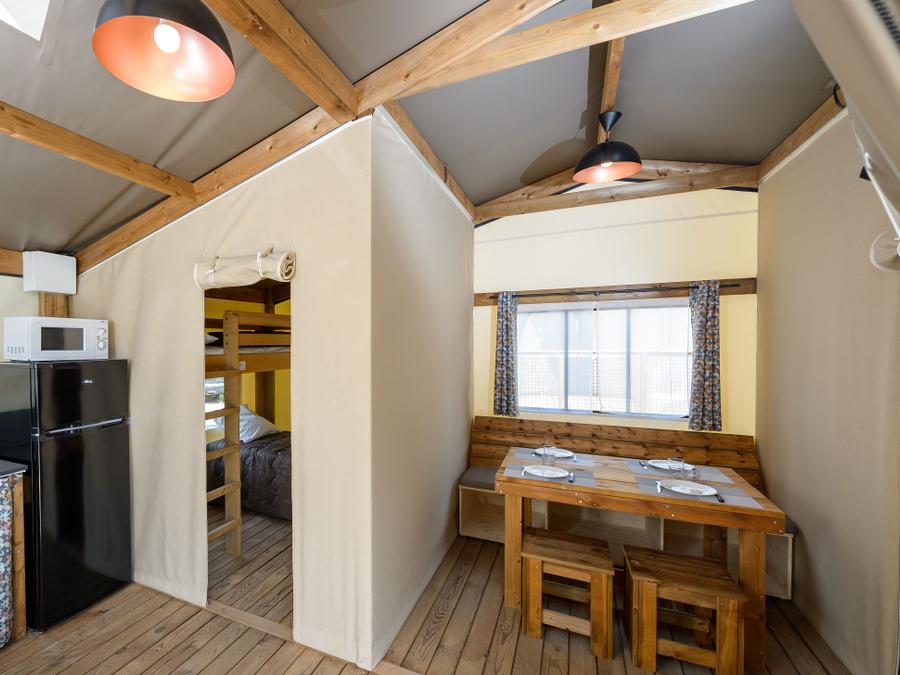 Tente en toile et en bois 4 personnes - Cabane d'Uther Confort 27m² (2 chambres) + terrasse semi-couverte 4 pers 2