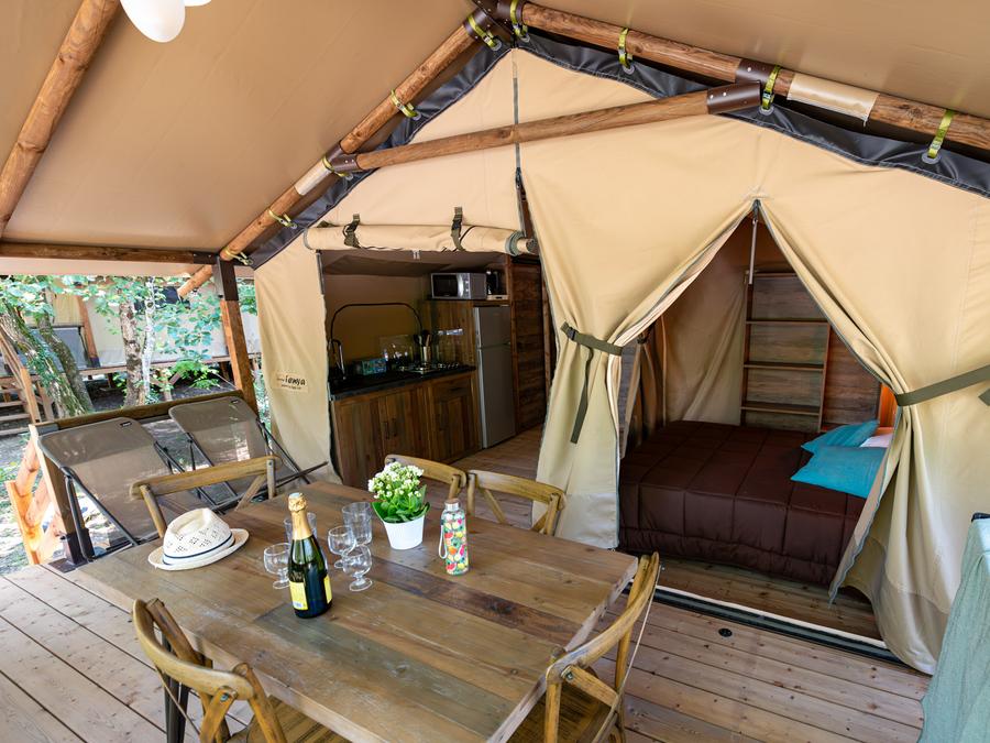 Tente en toile et en bois 4 personnes - Lodge Insolite Pinède 34 m² - 2 chambres + Terrasse couverte + Plancha - 4/5 pers 11