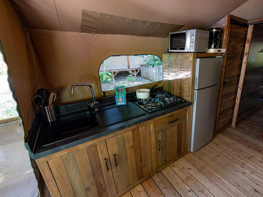 Tente en toile et en bois 4 personnes - Lodge Insolite Pinède 34 m² - 2 chambres + Terrasse couverte + Plancha - 4/5 pers 9