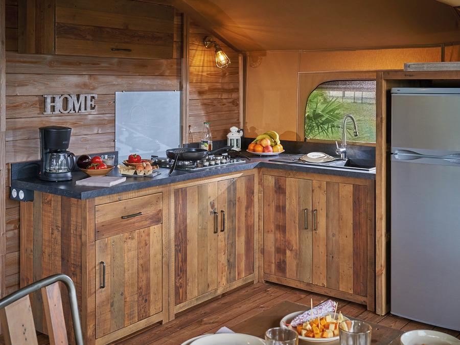 Tente en toile et en bois 4 personnes - Lodge Insolite Pinède 34 m² - 2 chambres + Terrasse couverte + Plancha - 4/5 pers 2