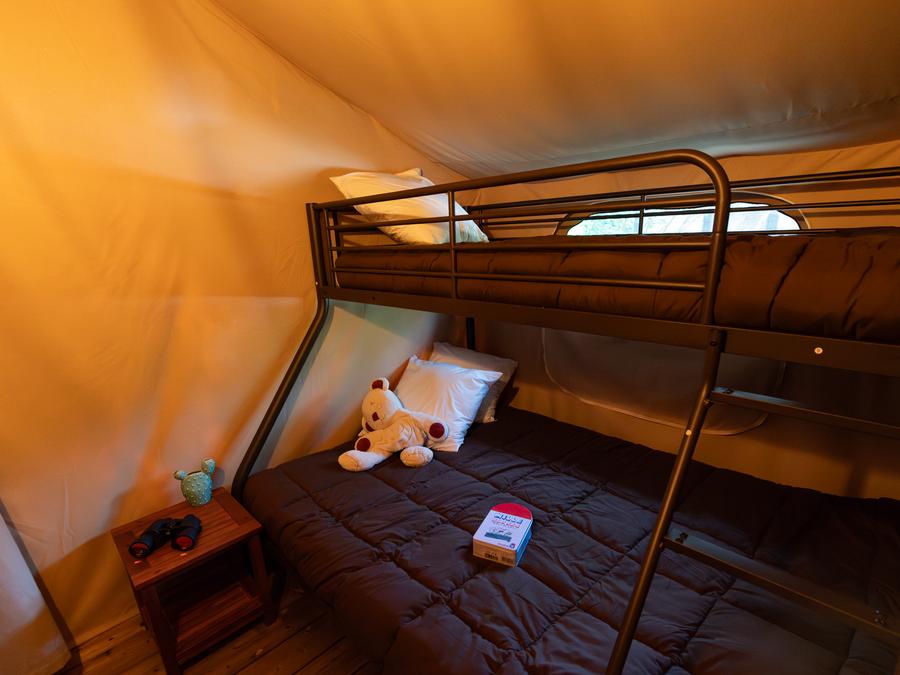 Tente en toile et en bois 4 personnes - Lodge Insolite Pinède 34 m² - 2 chambres + Terrasse couverte + Plancha - 4/5 pers 13