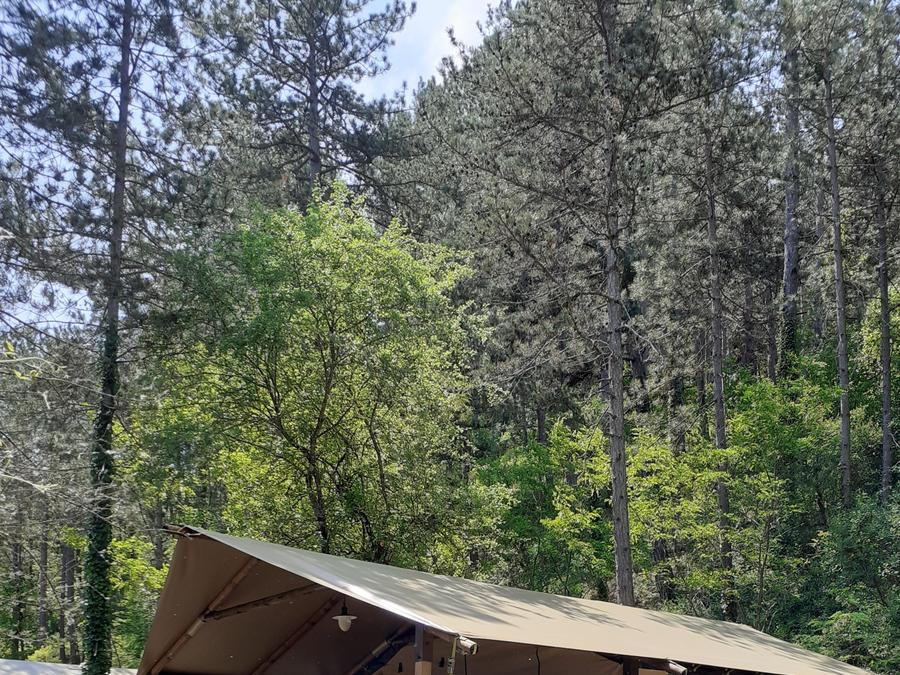 Tente en toile et en bois 5 personnes - Lodge Insolite Pinède 46m² - 2 chambres + Terrasse couverte + Plancha - 5/7 pers 0