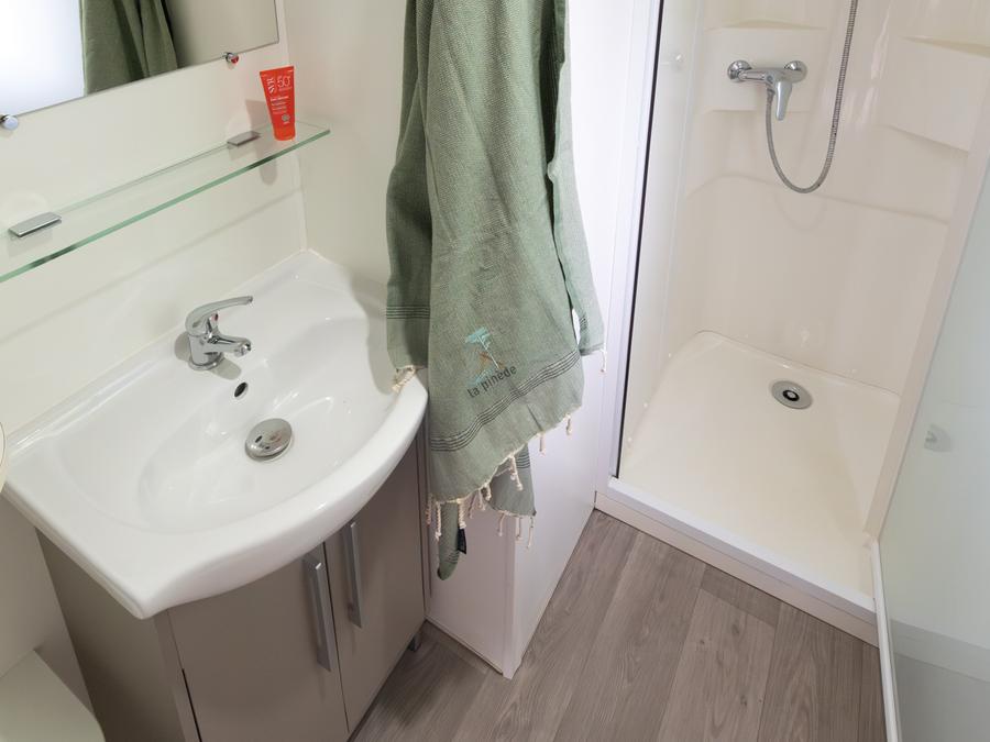 Mobilhome 4 personnes - Mobil-Home Confort Cocoon Clim 28m² (2ch-4pers) + Terrasse couverte + Clim - Tarif 1 à 4 pers. 4 pers 4