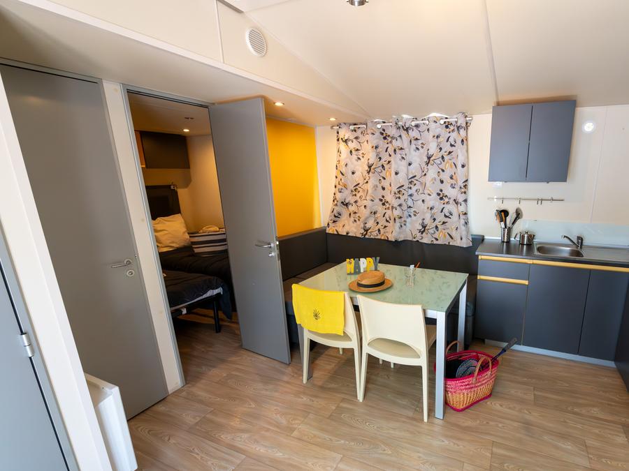 Mobilhome 6 personnes - Mobil-Home Confort Relax Clim 33m² (3ch-6pers) + Terrasse couverte + Clim - Tarif 1 à 6 pers. 6 pers 2