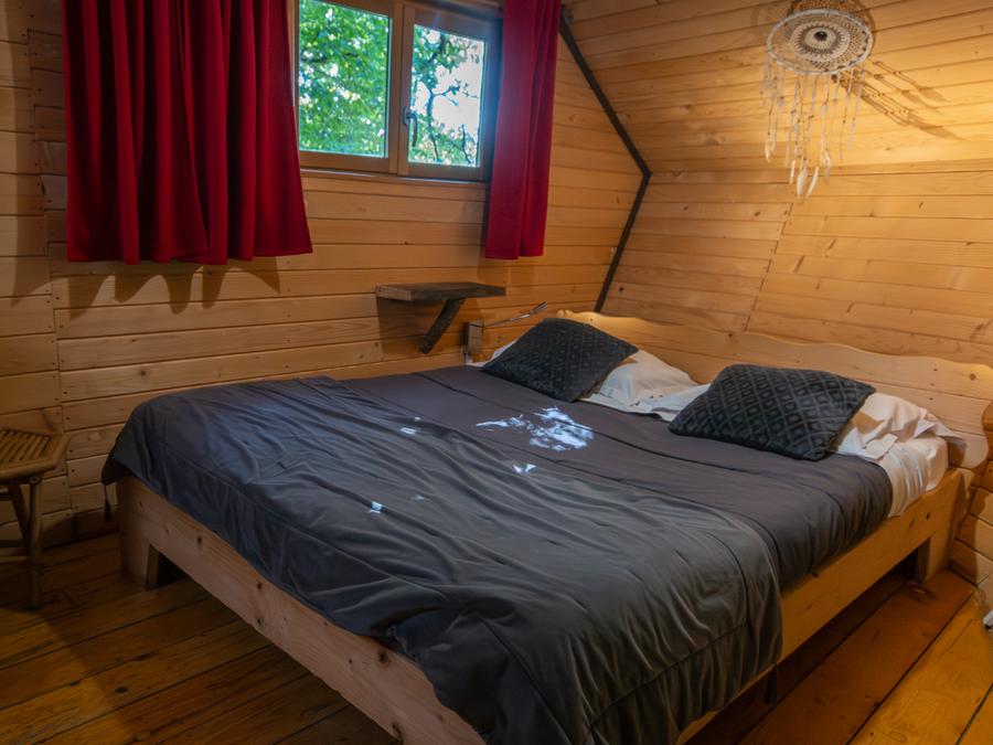 Hébergement 4 personnes - Cabane dans les arbres (avec toilettes sèches, sans douche) 1