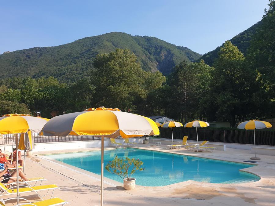 Camping Les Eaux Chaudes 3*